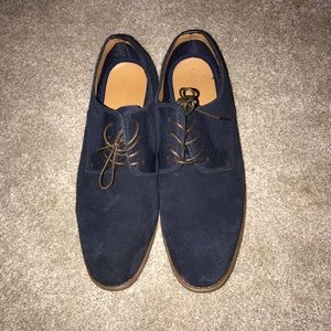 Men’s navy dress shoes